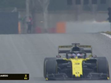 Daniel Ricciardo, antes de perder su alerón trasero Daniel Ricciardo, antes de perder su alerón trasero