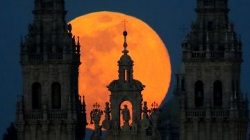 Superluna sobre Santiago de Compostela