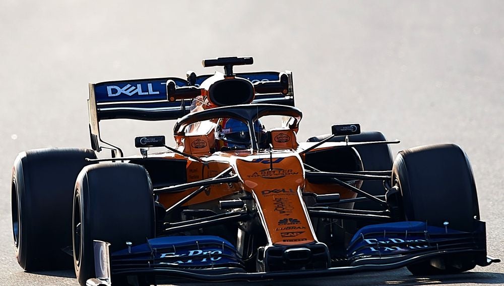 Carlos Sainz pilota el McLaren en Montmeló