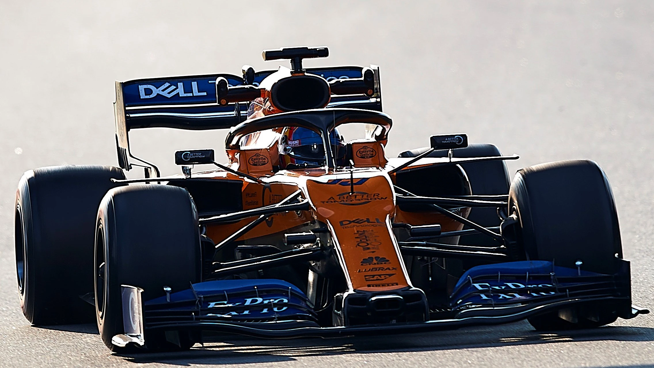 Carlos Sainz pilota el McLaren en Montmeló