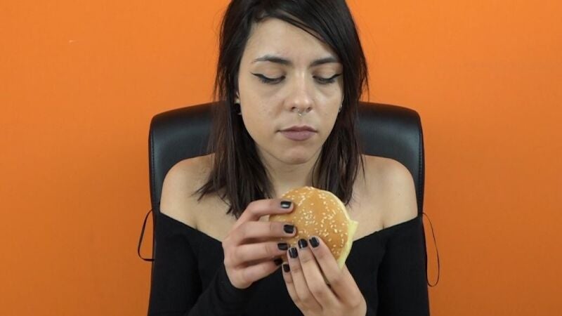 ¿Estás a dieta? Científicos descubren cómo quitarte las ganas de comer comida grasienta