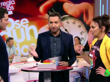 Chenoa y Manu Tenorio se someten a la 'regla de los cinco segundos': "No me entero de cómo va esto" Chenoa y Manu Tenorio se someten a la 'regla de los cinco segundos': "No me entero de cómo va esto"