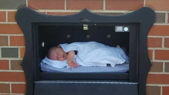 Buzón para dejar a los bebés no deseados Buzón para dejar a los bebés no deseados