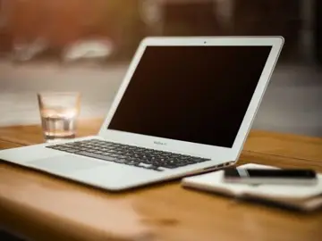 home office workstation office business notebook macbook air portable device computer 971631_643x397 home office workstation office business notebook macbook air portable device computer 971631_643x397