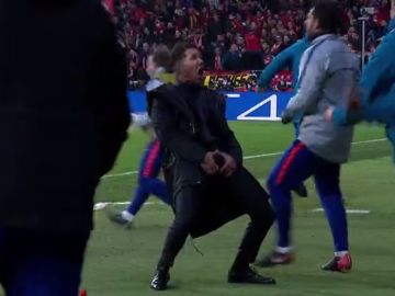 Así festejó Simeone el gol de Giménez Así festejó Simeone el gol de Giménez