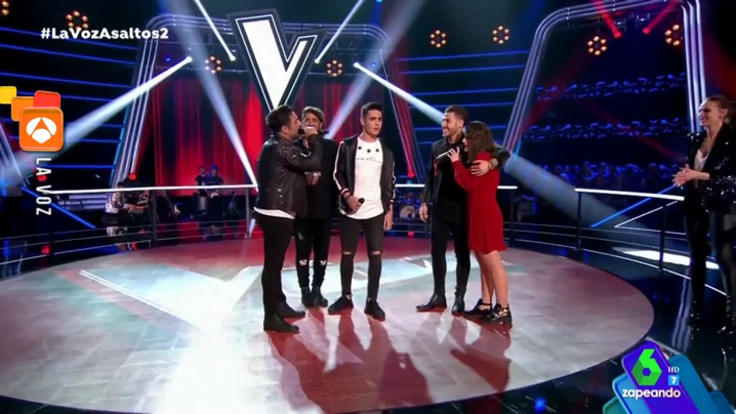Así fue la emotiva actuación de 'coaches' y concursantes de 'La Voz' interpretando 'Pedacitos de ti' Así fue la emotiva actuación de 'coaches' y concursantes de 'La Voz' interpretando 'Pedacitos de ti'