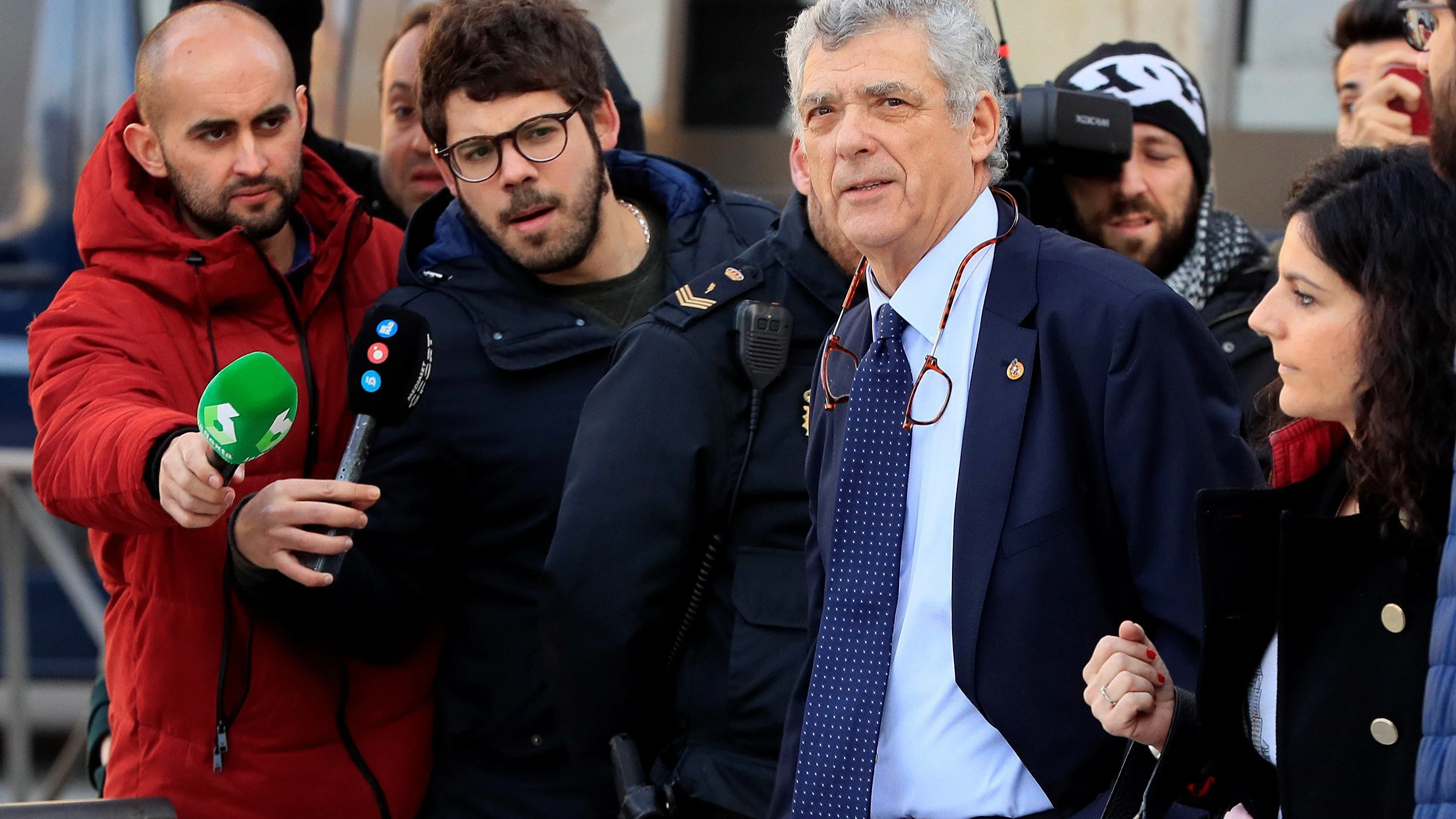 Ángel María Villar saliendo de la Audiencia Nacional