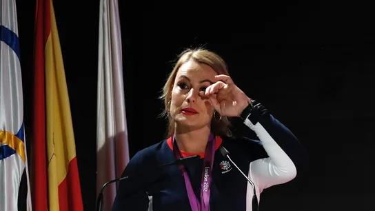 Lydia Valentín emocionada recibe la medalla de oro de Londres 2012 Lydia Valentín emocionada recibe la medalla de oro de Londres 2012