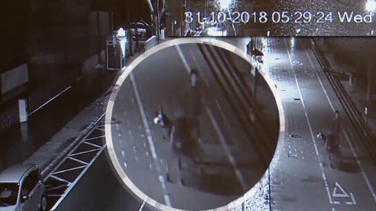 Una c&aacute;mara capta al presunto asesino de Nuria Escalante trasladando lo que puede ser el cuerpo en un carro de la compra