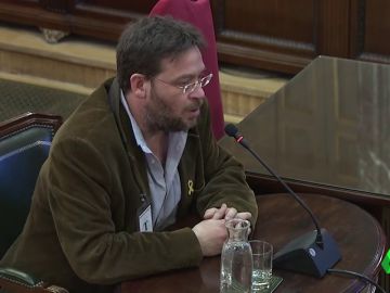 Dante Fachín en el juicio del 'procés': "Había periodistas subidos encima de los coches de la Guardia Civil el 20S" Dante Fachín en el juicio del 'procés': "Había periodistas subidos encima de los coches de la Guardia Civil el 20S"