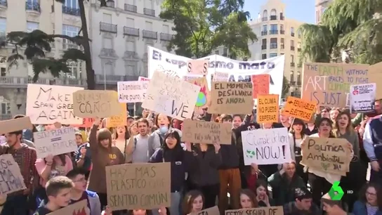 Cientos de jóvenes protestan contra el cambio climático En Madrid y Valencia los jóvenes piden a los políticos medidas