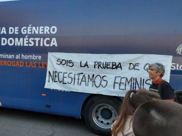 Pancarta contra el autobús de Hazte Oír Pancarta contra el autobús de Hazte Oír