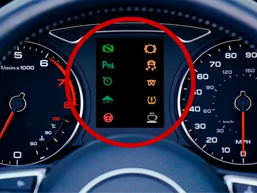 Los 10 testigos de luz más raros de tu coche Los 10 testigos de luz más raros de tu coche