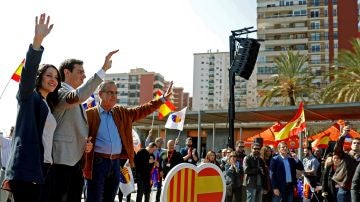 El presidente de Ciudadanos (Cs), Albert Rivera, junto a la líder en Cataluña y candidata por Barcelona, Inés Arrimadas