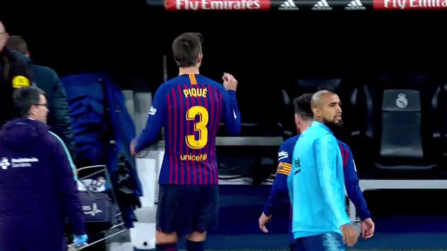 El gesto de Piqué a la grada El gesto de Piqué a la grada