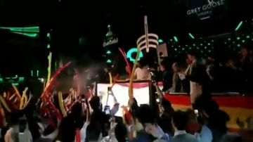 Santiago Abascal pincha el himno de España en la antigua discoteca Pachá: "Estamos aquí por nuestra patria"