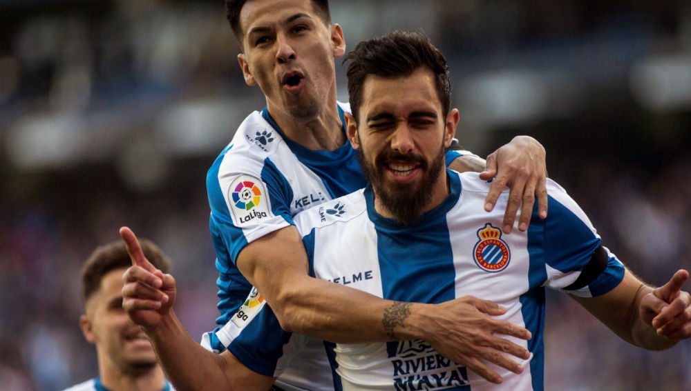 Borja Iglesias celebra un gol