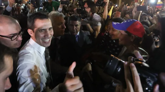 El jefe del Parlamento de Venezuela, Juan Guaidó, saluda a venezolanos residentes en Argentina El jefe del Parlamento de Venezuela, Juan Guaidó, saluda a venezolanos residentes en Argentina