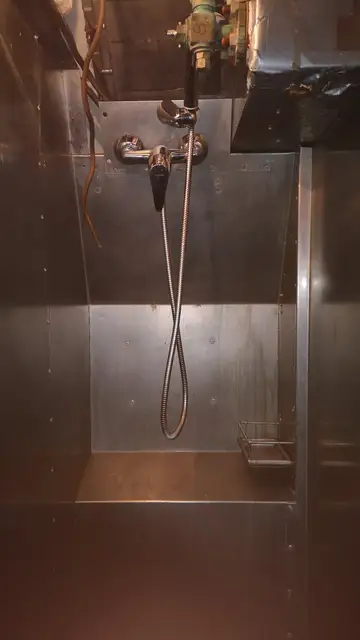 Una de las duchas del submarino Tramontana Una de las duchas del submarino Tramontana