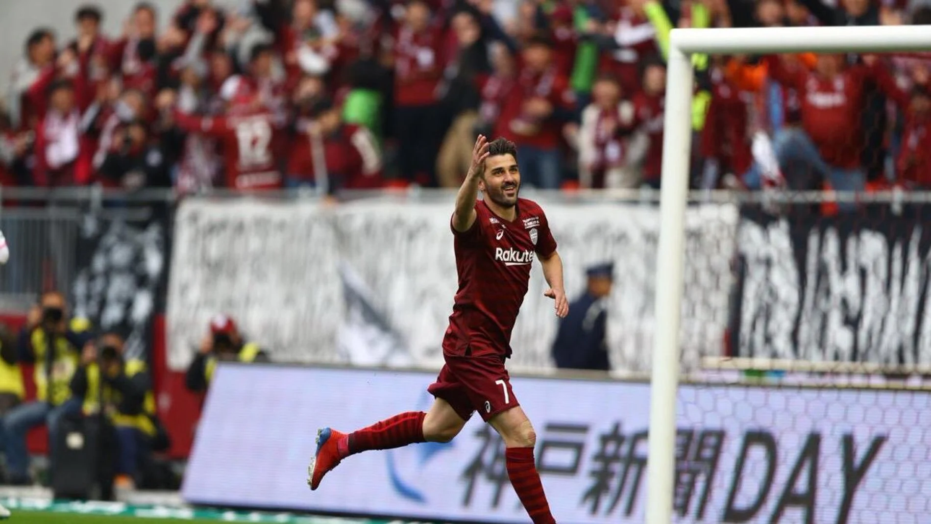 David Villa celebra un gol con el Vissel Kobe