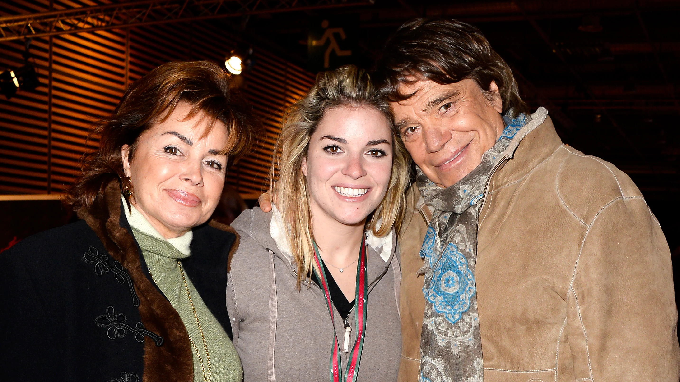 Bernard Tapie, a la derecha