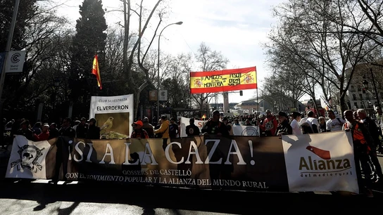 Vista de la manifestación bajo el lema 'Por el respeto al mundo rural y sus tradiciones' Vista de la manifestación bajo el lema 'Por el respeto al mundo rural y sus tradiciones'
