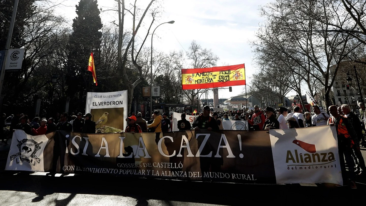 Vista de la manifestación bajo el lema 'Por el respeto al mundo rural y sus tradiciones' Vista de la manifestación bajo el lema 'Por el respeto al mundo rural y sus tradiciones'