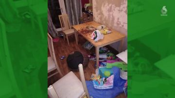 Heces, orina, montones de basura y ropa sucia: las terribles condiciones en las que viven cinco menores con su madre embarazada