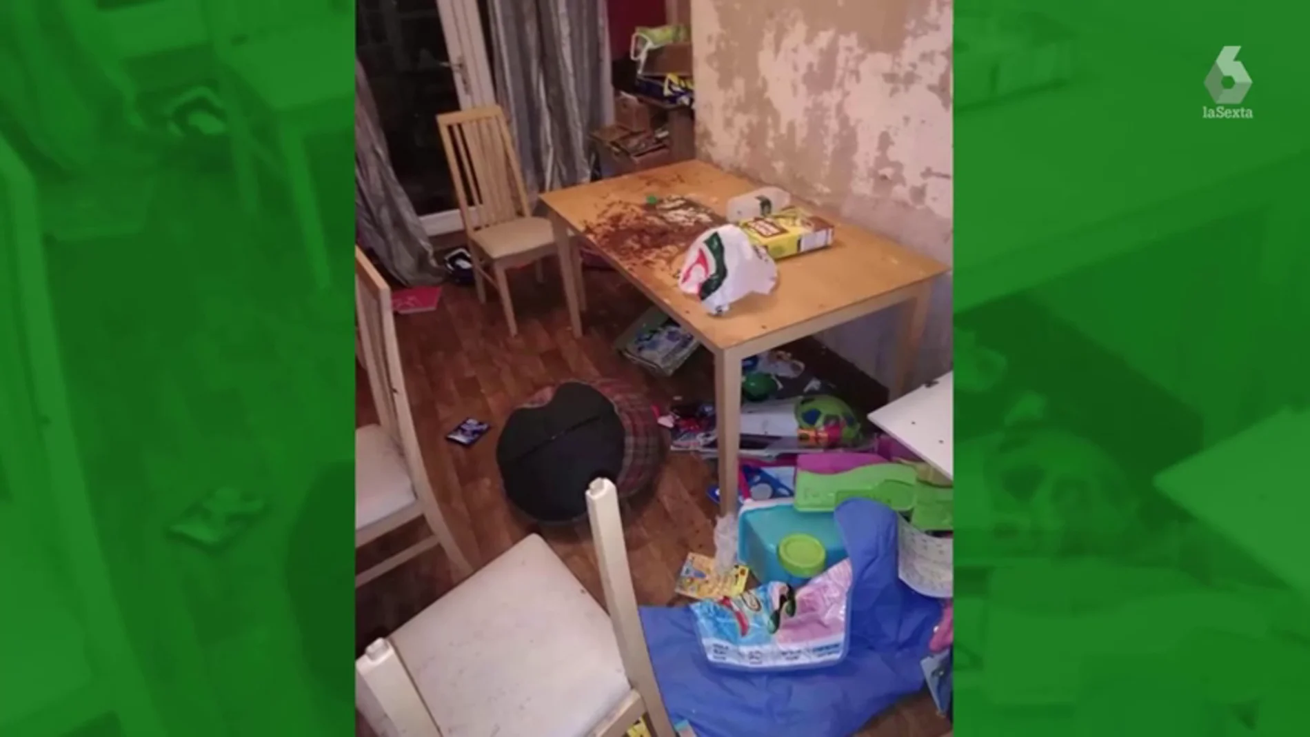 Heces, orina, montones de basura y ropa sucia: las terribles condiciones en las que viven cinco menores con su madre embarazada