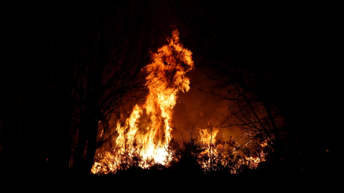 Imagen del incendio en los alrededores de Labares. Imagen del incendio en los alrededores de Labares.