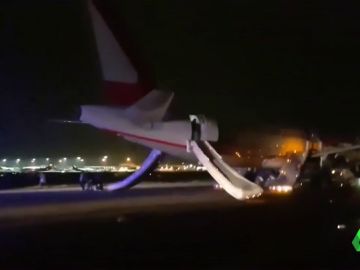 Imagen del momento de la explosión de un avión en el aeropuerto londinense de Stansted Imagen del momento de la explosión de un avión en el aeropuerto londinense de Stansted