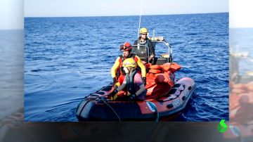 Un bombero malagueño podría enfrentarse a 20 años de prisión por rescatar migrantes en el Mediterráneo