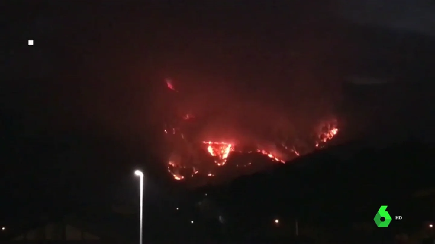Varios incendios forestales arrasan con los montes de Bizkaia Varios incendios forestales arrasan con los montes de Bizkaia