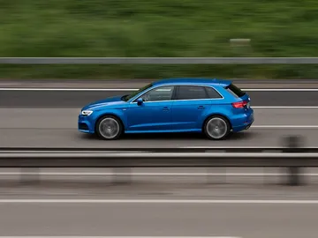 Velocidad de un vehículo en carretera Velocidad de un vehículo en carretera