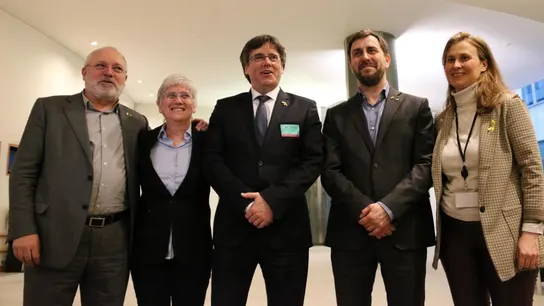 Carles Puigdemont en el Parlamento Europeo Junto con ex mimebros del Govern