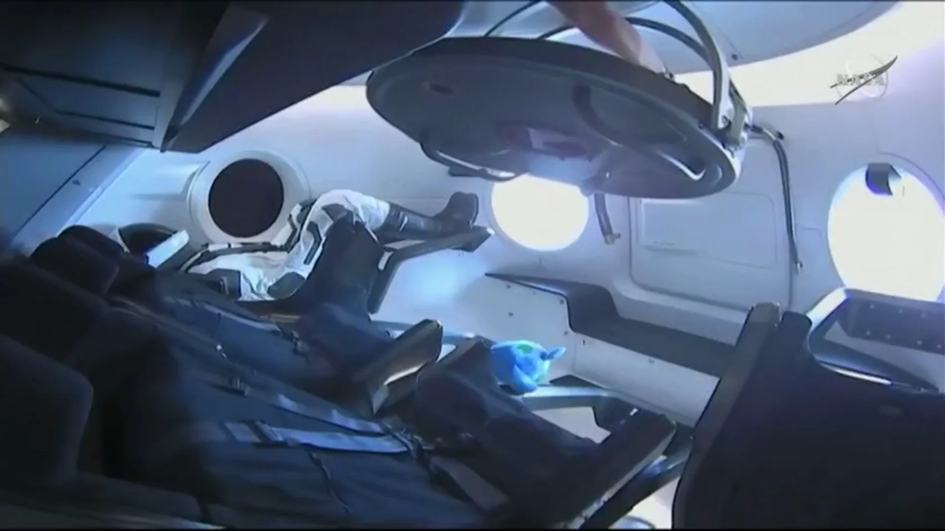 Aterriza en la Estación Espacial Internacional la primera cápsula de Elonk Musk que llevará turistas al espacio 