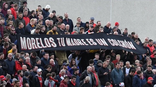 La pancarta con el mensaje "Morelos tu madre es un colchón" La pancarta con el mensaje "Morelos tu madre es un colchón"