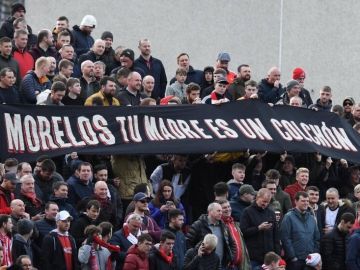 La pancarta con el mensaje "Morelos tu madre es un colchón" La pancarta con el mensaje "Morelos tu madre es un colchón"