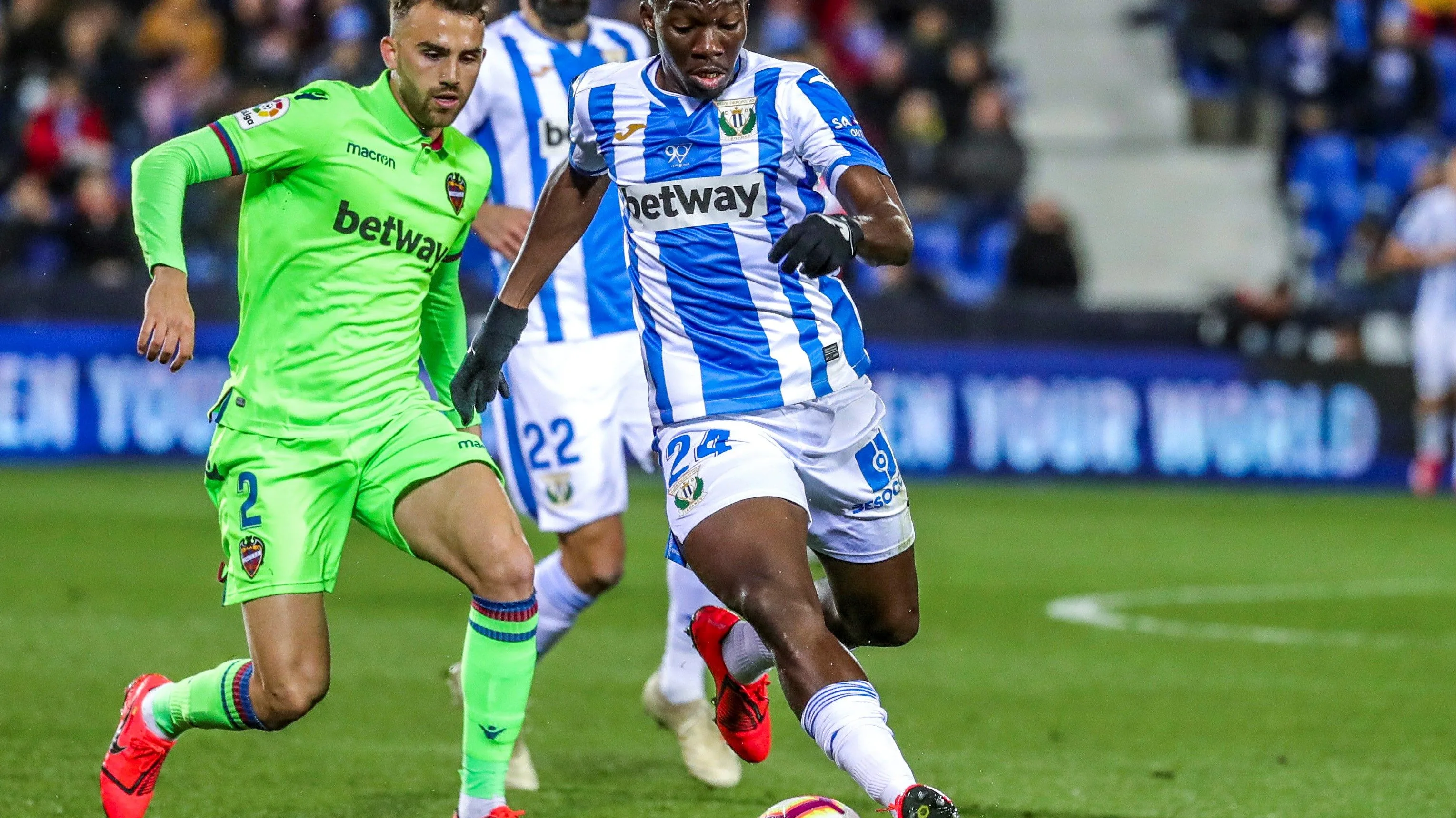 Momento del partido entre Leganés y Levante