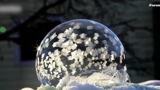 Del desvanecimiento de un tifón a la congelación de una pompa de jabón: las imágenes más impactantes que nos deja la naturaleza Del desvanecimiento de un tifón a la congelación de una pompa de jabón: las imágenes más impactantes que nos deja la naturaleza
