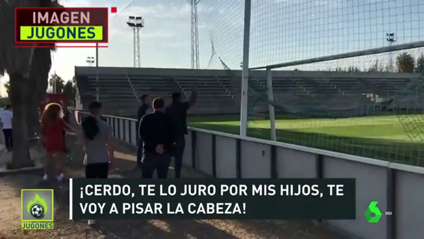 Un hincha carga contra un árbitro: "Te voy a pisar la cabeza, pedazo maricón" Un hincha carga contra un árbitro: "Te voy a pisar la cabeza, pedazo maricón"
