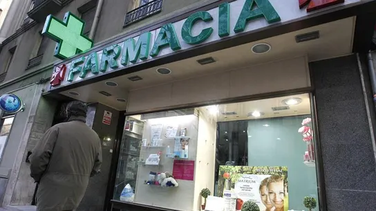 La fachada de una farmacia La fachada de una farmacia