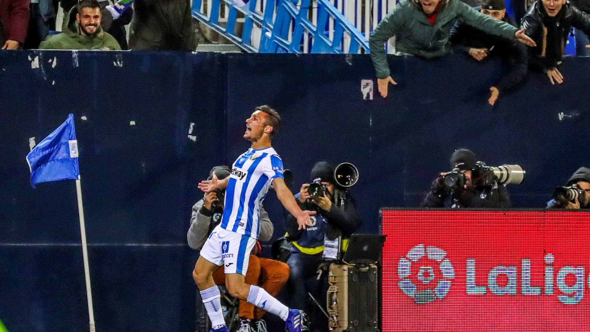 Óscar celebra su gol contra el Levante