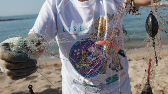 Redes de pesca encontradas en una jornada de limpieza. Proyecto Libera. Redes de pesca encontradas en una jornada de limpieza.