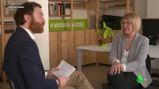La 'antientrevista' de Manuel Burque a Silvia Barquero, la presidenta de PACMA: "Los perros están para hacerte compañía, no están ricos como los cerdos" La 'antientrevista' de Manuel Burque a Silvia Barquero, la presidenta de PACMA: "Los perros están para hacerte compañía, no están ricos como los cerdos"