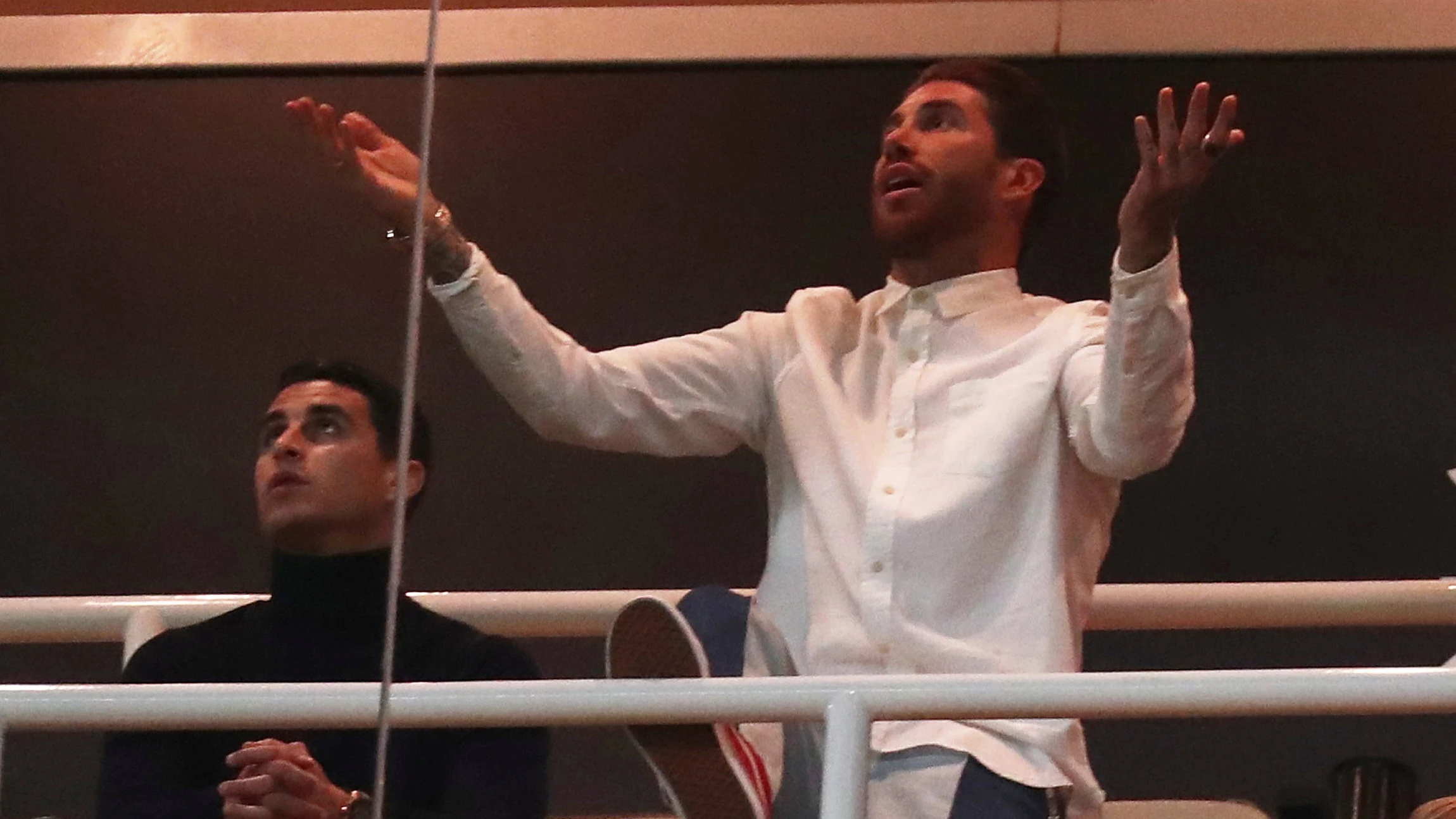 Sergio Ramos, viendo el partido contra el Ajax en el palco