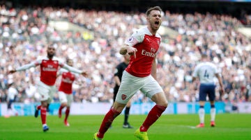 Aaron Ramsey celebra su gol ante el Tottenham