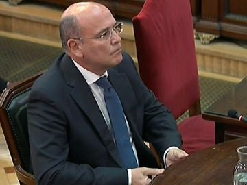 El coronel de la Guardia Civil Diego Pérez de los Cobos, durante su declaración en el juicio del 'procés' El coronel de la Guardia Civil Diego Pérez de los Cobos, durante su declaración en el juicio del 'procés'