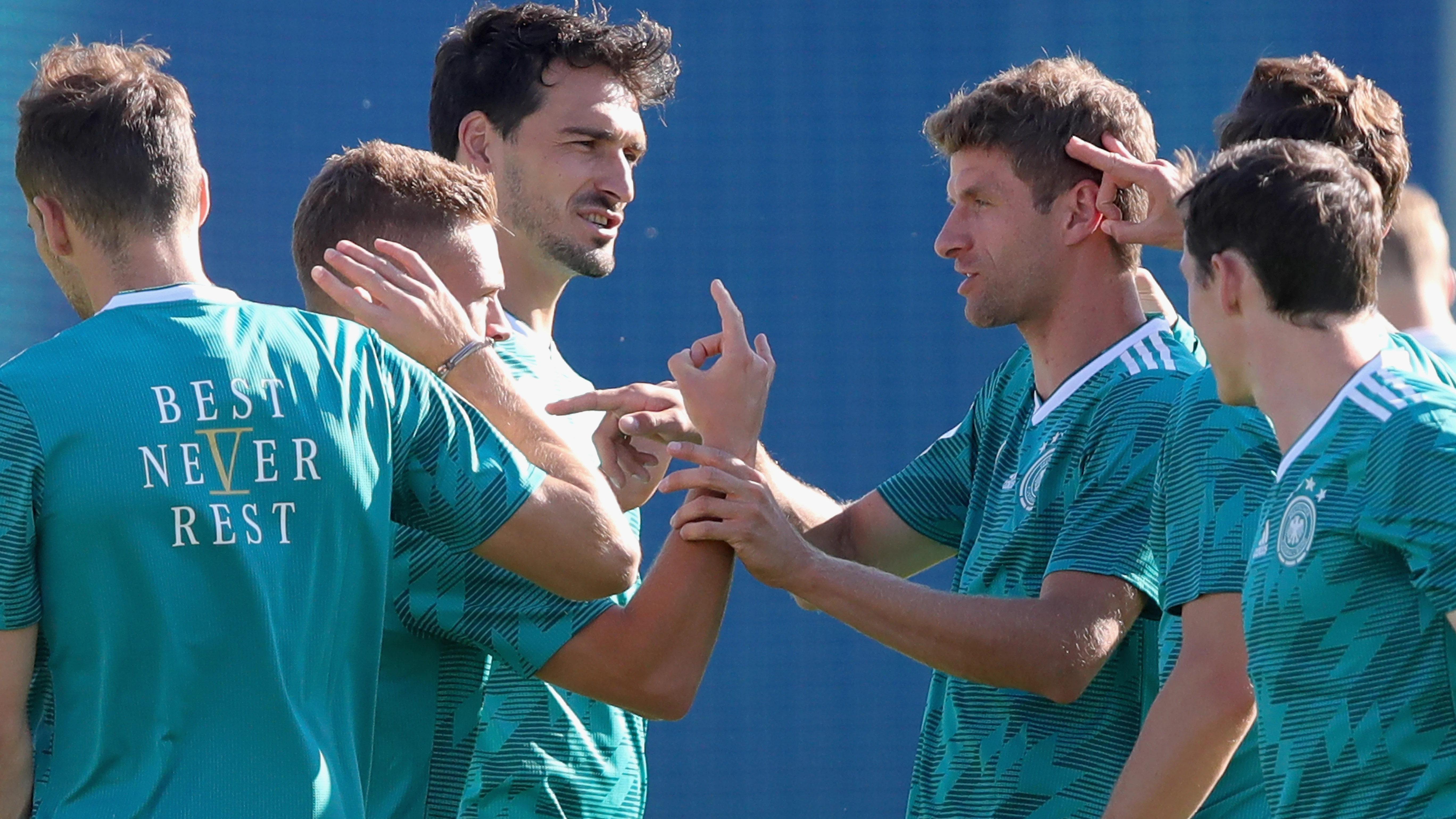 Hummels y Müller, durante un entrenamiento con la selección alemana