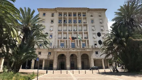 La Audiencia Provincial de Sevilla condena a cinco años de cárcel a un hombre por abusar sexualmente de una menor Condenado a cinco años de cárcel por abusar sexualmente de una menor aprovechándose de que era amigo de sus padres
